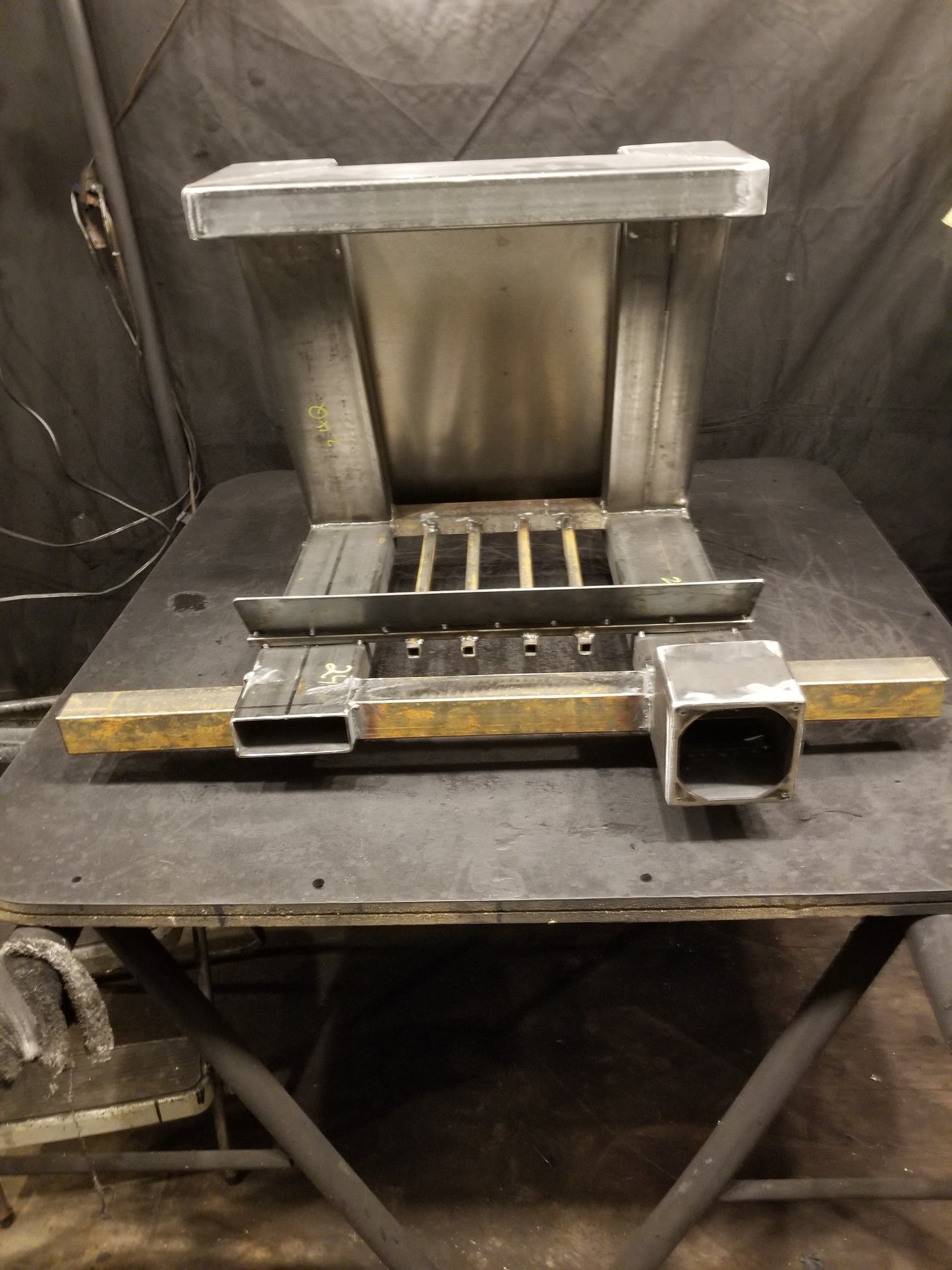 3Q-20W 14~24TD Cozy Grate Kaminheizung mit eingebauter Feuerrückwand